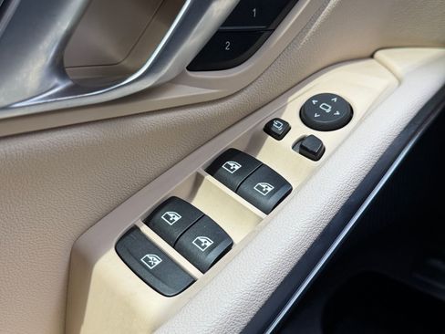 Used 2021 BMW 330i Sedan w/ Premium Package image 19