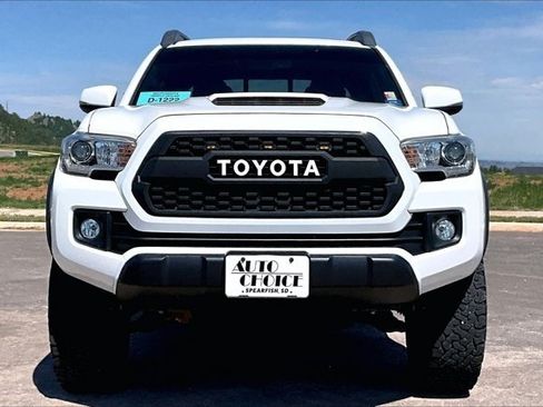 Used 2016 Toyota Tacoma TRD Off-Road w/ Premium & Technology Package AWD/4WD image 2
