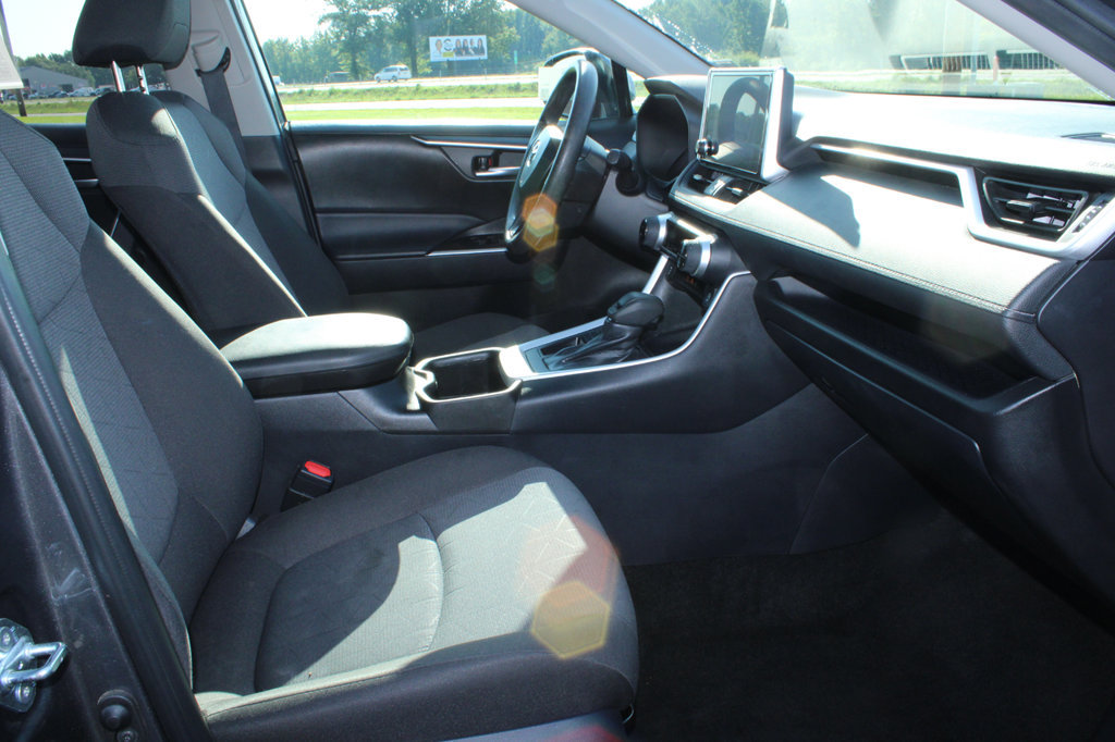 Used 2025 Toyota RAV4 XLE FWD image 30