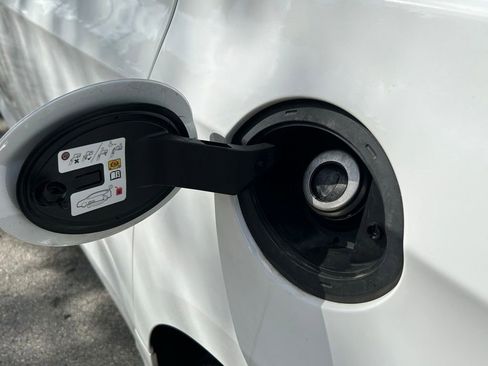 Used 2024 Chrysler Pacifica Touring-L image 41