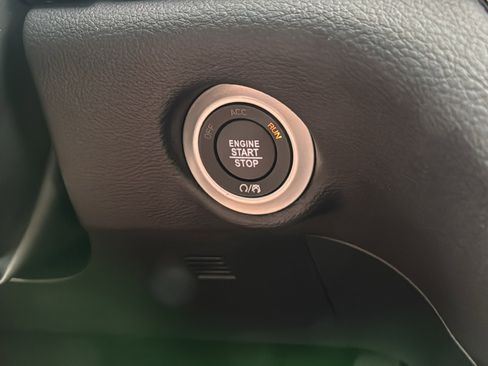 New 2026 Chrysler Pacifica Limited w/ Uconnect Theater Family Group image 33