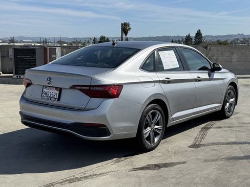 Used 2024 Volkswagen Jetta SE image 6