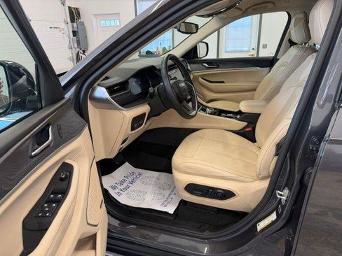 Certified 2022 Jeep Grand Cherokee Limited AWD/4WD image 8