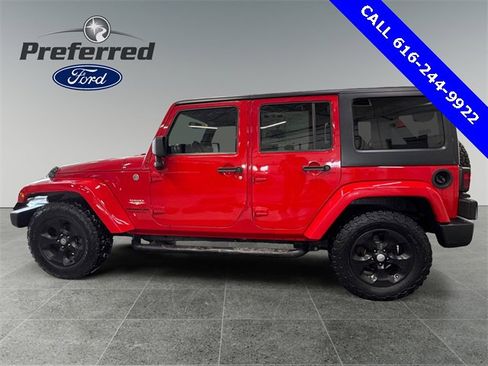 Used 2013 Jeep Wrangler Unlimited Sahara w/ Connectivity Group image 3