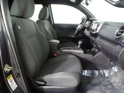 Used 2016 Toyota Tacoma TRD Sport image 14