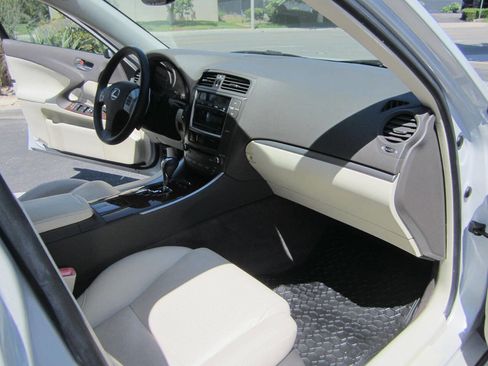 Used 2011 Lexus IS 250 w/ Premium Pkg Value Edition RWD image 21