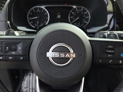 Used 2025 Nissan Pathfinder SV FWD image 21