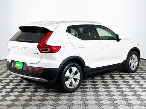 Used 2022 Volvo XC40 T5 Momentum AWD/4WD image 8