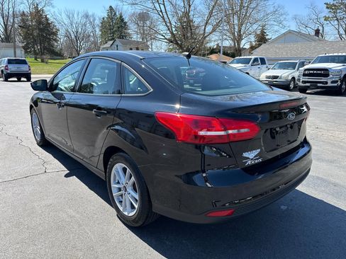 Used 2017 Ford Focus SE image 5
