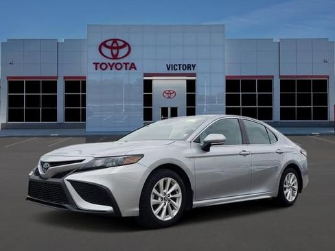 Used 2024 Toyota Camry SE FWD image 1