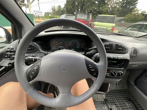 Used 1998 Dodge Grand Caravan SE FWD image 11