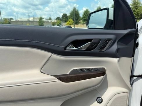 Used 2022 GMC Acadia Denali w/ Denali Ultimate Package FWD image 15