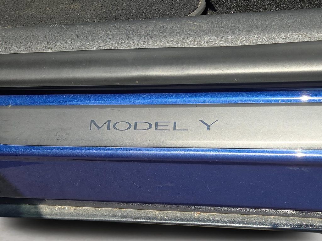 Used 2021 Tesla Model Y Long Range AWD/4WD image 29