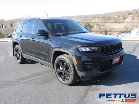 Used 2023 Jeep Grand Cherokee Altitude image 1