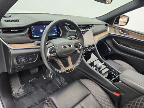 Used 2023 Jeep Grand Cherokee Summit w/ Rear Seat Video Group I AWD/4WD image 9