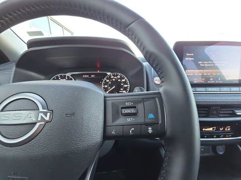 Used 2025 Nissan Rogue SV AWD/4WD image 12