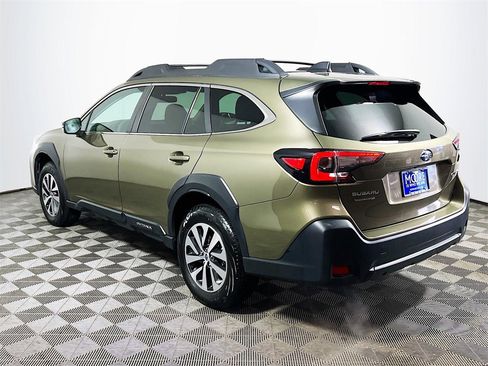 Used 2025 Subaru Outback Premium image 6