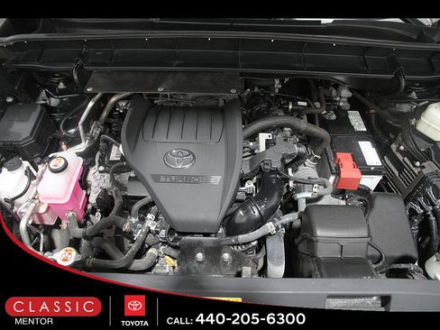 Used 2024 Toyota Highlander XLE FWD image 22
