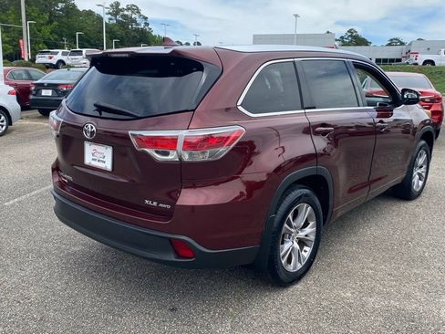 Used 2014 Toyota Highlander XLE AWD/4WD image 16