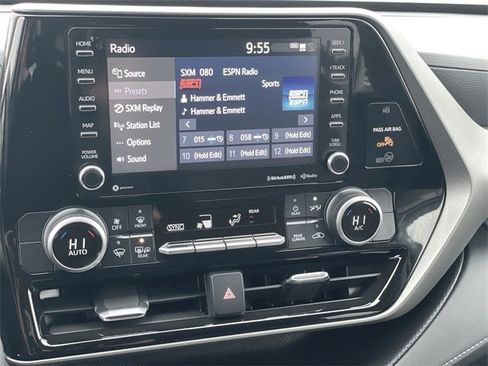 Used 2022 Toyota Highlander LE image 13