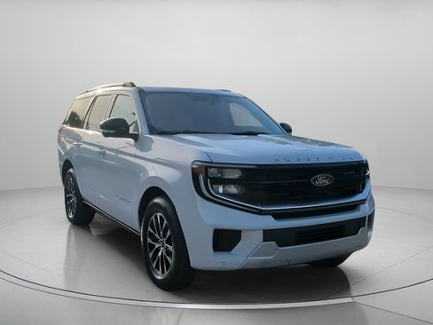 Certified 2025 Ford Expedition Platinum AWD/4WD image 4
