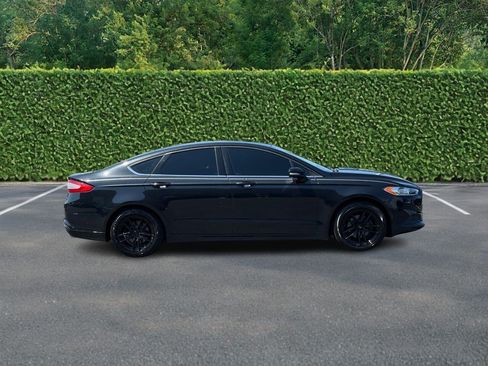 Used 2013 Ford Fusion SE FWD image 2