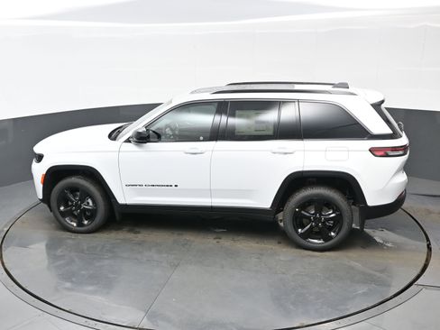 New 2026 Jeep Grand Cherokee Limited w/ Limited Altitude Package image 19