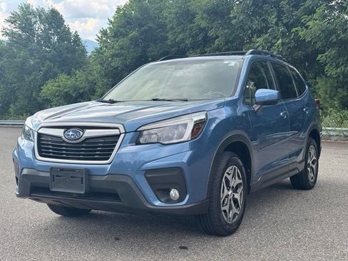 Used 2021 Subaru Forester Premium AWD/4WD image 3