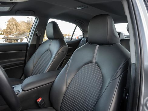 Used 2024 Toyota Camry SE image 15