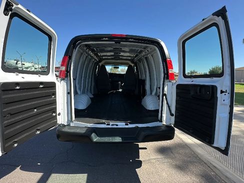 Used 2020 GMC Savana 2500 w/ Driver Convenience Package RWD image 4