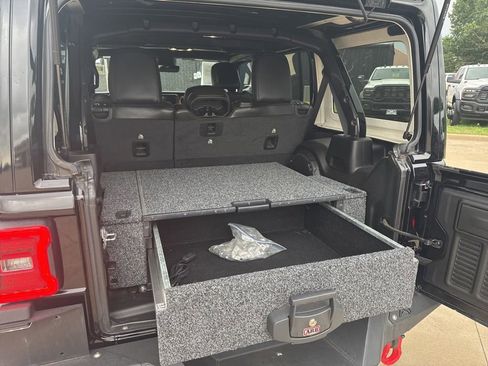 Used 2022 Jeep Wrangler Unlimited Rubicon w/ LED Lighting Group AWD/4WD image 19