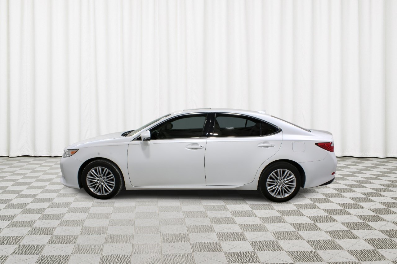 Used 2015 Lexus ES 350 w/ Luxury Package FWD image 6