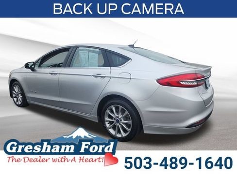 Used 2017 Ford Fusion SE FWD image 3