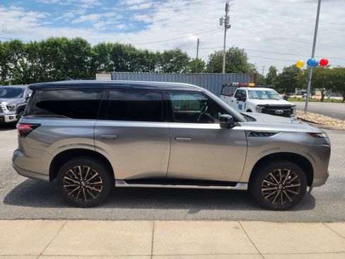 Used 2025 INFINITI QX80 Autograph AWD/4WD image 3