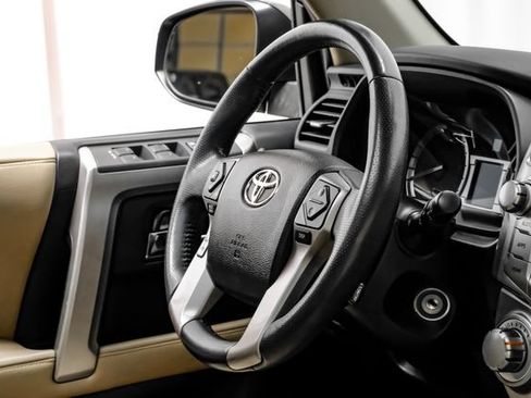 Used 2016 Toyota 4Runner SR5 Premium AWD/4WD image 18