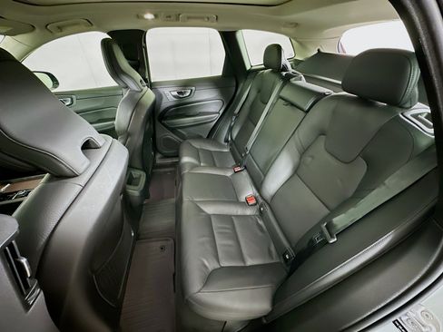 Used 2024 Volvo XC60 B5 Plus w/ Protection Package Premier image 28