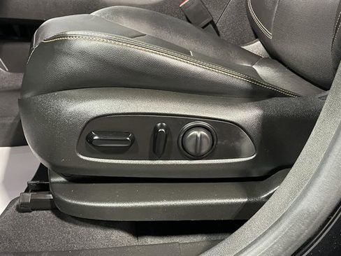 Used 2021 GMC Terrain SLT image 32