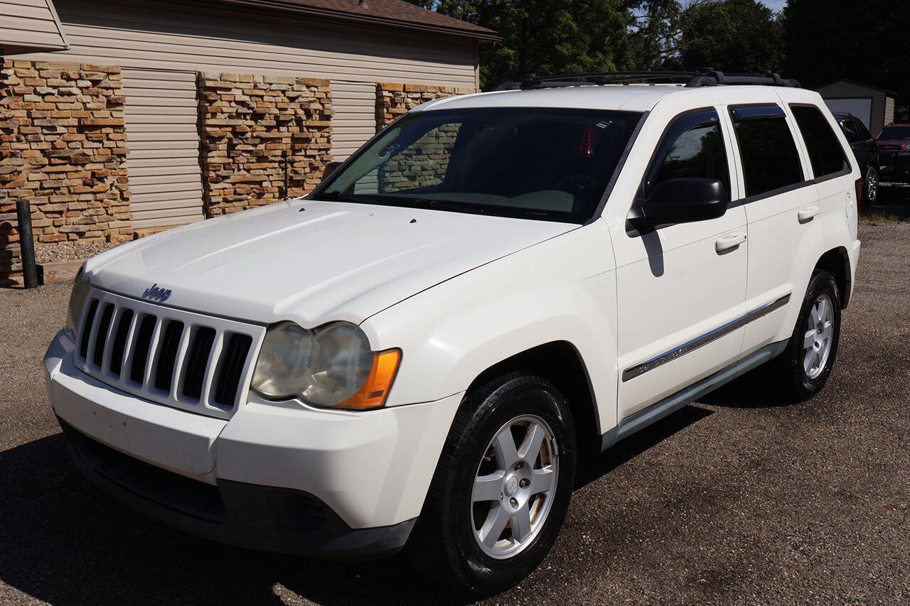 Used 2010 Jeep Grand Cherokee Laredo AWD/4WD image 3