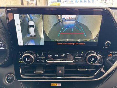 Used 2024 Toyota Highlander Platinum image 28