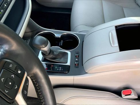Used 2018 Toyota Highlander Limited Platinum AWD/4WD image 17