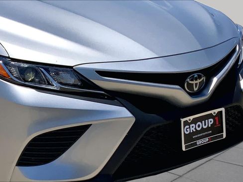 Used 2020 Toyota Camry SE FWD image 29