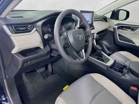 Used 2025 Toyota RAV4 XLE Premium FWD image 9