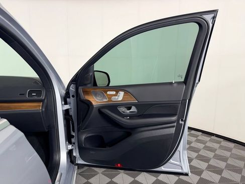 Used 2024 Mercedes-Benz GLS 450 4MATIC image 33
