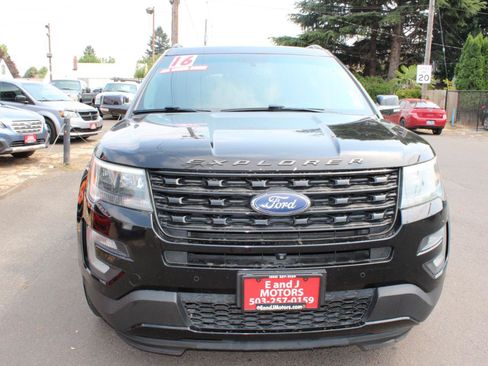 Used 2016 Ford Explorer Sport w/ Equipment Group 401A AWD/4WD image 2
