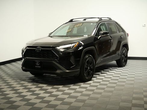 Used 2022 Toyota RAV4 XLE w/ Convenience Package image 3