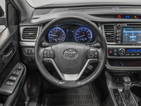 Used 2018 Toyota Highlander Limited image 17
