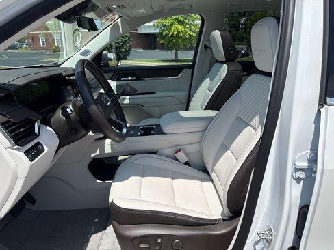 Certified 2025 GMC Acadia Denali w/ Super Cruise Package FWD image 13