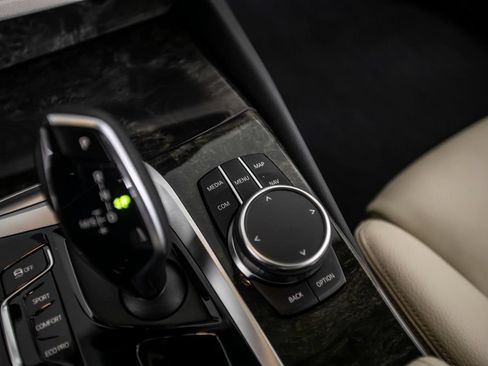 Used 2023 BMW 530i w/ Premium Package RWD image 33