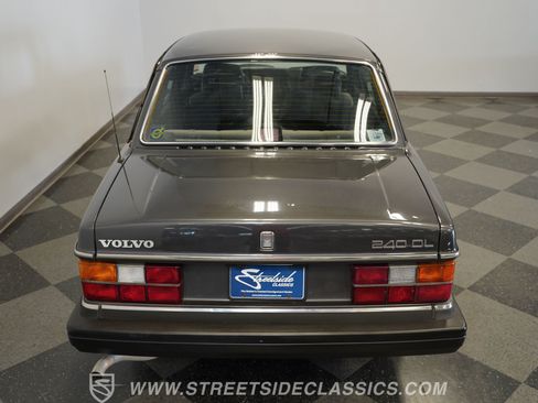 Used 1988 Volvo 240 Sedan RWD image 28