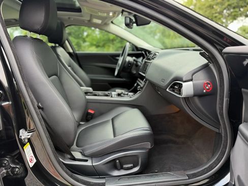 Used 2017 Jaguar XE Premium AWD/4WD image 36